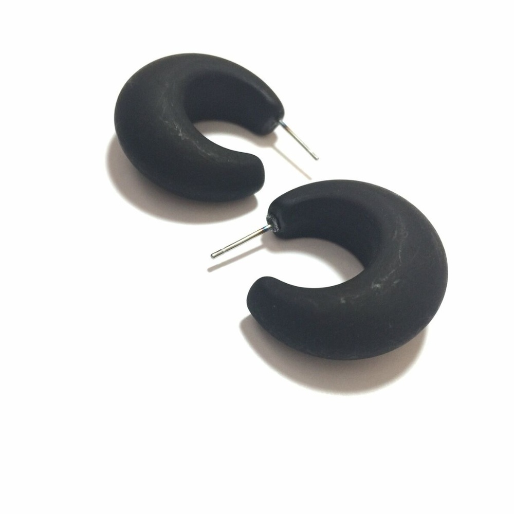 vintage lucite snail shell hoops Earrings Black